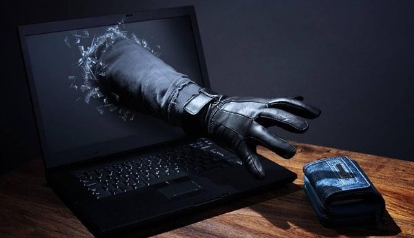 Son Günlerde Karşılaştığımız Siber Dolandırıcılık Yöntemlerinden Biri: Banka ve ATM'lerdeki QR Kodların Manipülasyonu.