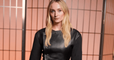 Sophie Turner, "Tomb Raider" Dizisinde Lara Croft Rolünde - Haberler