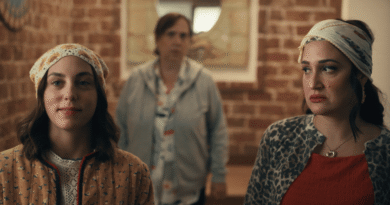 Netflix, Gupse Özay'ın İmzasıyla “Platonik: Mavi Dolunay Otel” İçin Yeni Fragman ve Görselleri Tanıttı