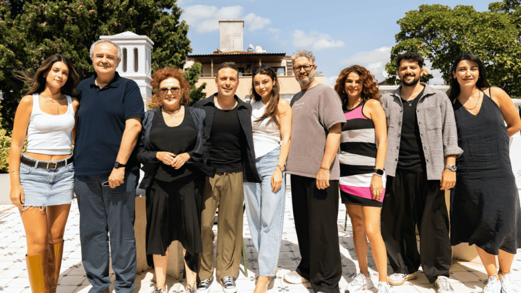 Oğuzhan Koç ve Ayça Ayşin Turan'ın "Bugün Güzel" Film Ekibi Okuma Provasında Buluştu - Haberler