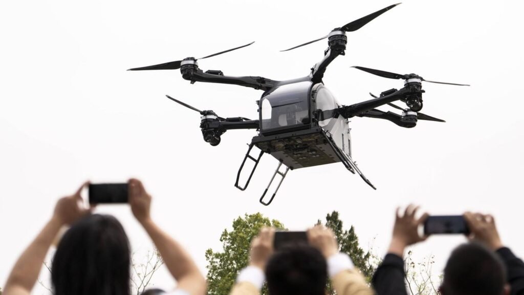 Çin'in Uçan Arabaları Havada Çarpıştı