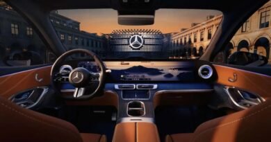 Mercedes, Elektrikli GLC'nin 39 İnçlik Dev Ekranını Tanıttı