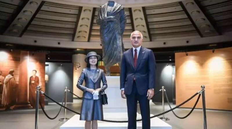 Sosyal Medyada Japon Prensesi Akiko Mikasa'nın Türk Bayraklı Ojesi Gündemde