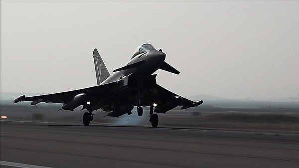 Eurofighter Typhoon'un modern hava savaşlarındaki vazgeçilmezliği, çok yönlü görev gerçekleştirebilme yeteneğinde yatmaktadır.
