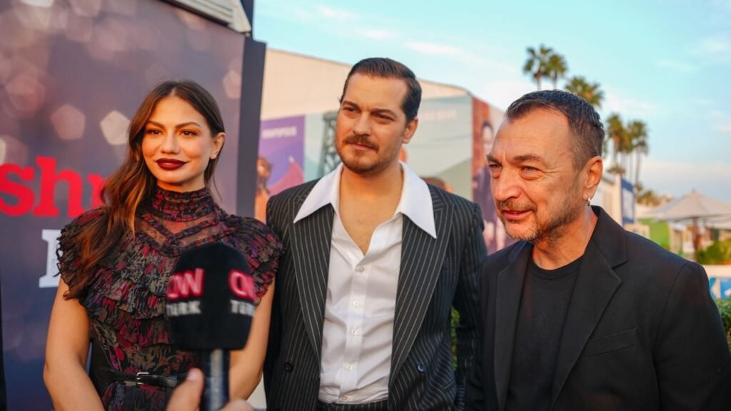 "Eşref Rüya" Cannes’da Göz Doldurdu: Çağatay Ulusoy ve Demet Özdemir Dünya Medyasının İlgi Odağı Haline Geldi