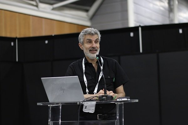 Yapay zekanın “babası” olarak bilinen Yoshua Bengio, yine gündeme bomba gibi düşen açıklamalarda bulundu.