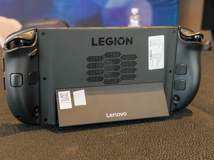 Yeni Legion Go 2'yi Denedim: İşte Neden Switch 2'nin Yerini Alabilir!