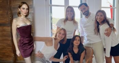 Annesinin Kaybının Ardından Nilperi Şahinkaya'dan Aile Fotoğrafları