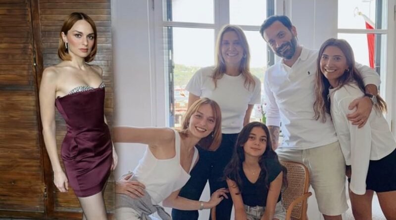 Annesinin Kaybının Ardından Nilperi Şahinkaya'dan Aile Fotoğrafları