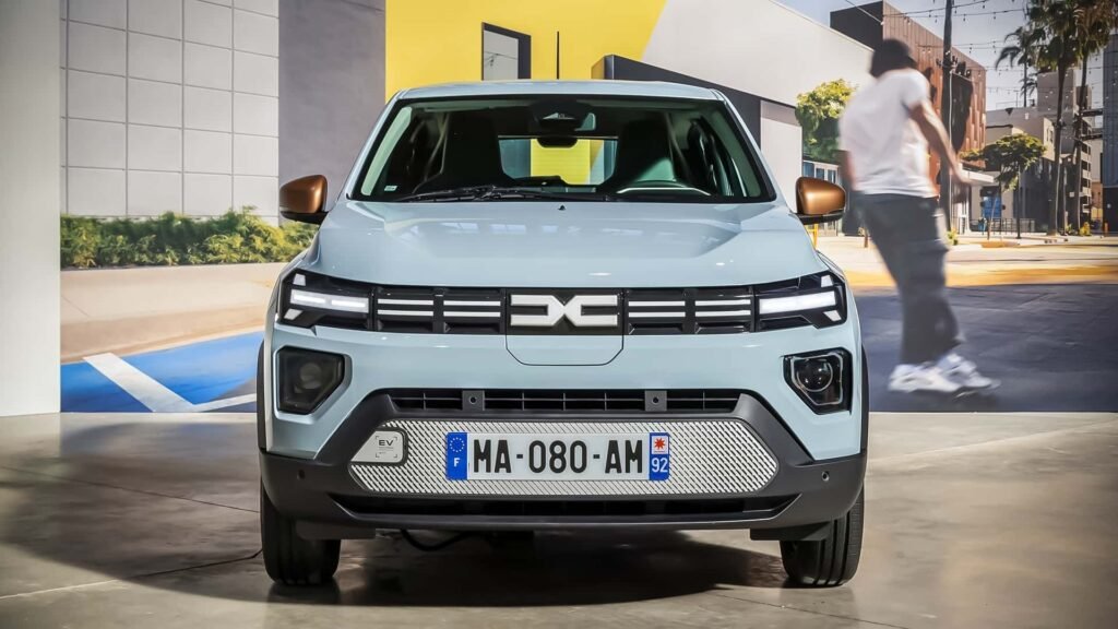 2025 Dacia Spring Tanıtıldı: Özellikler ve Fiyat Bilgisi