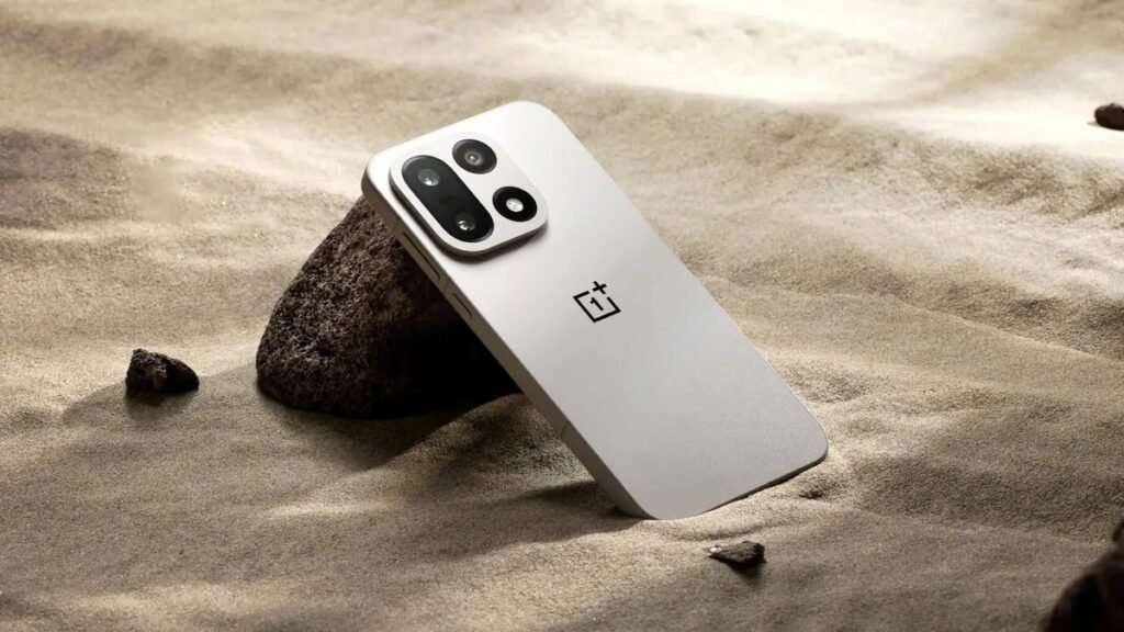 OnePlus 15, Geniş Batarya ve Hızlı Şarj Özellikleriyle Geliyor