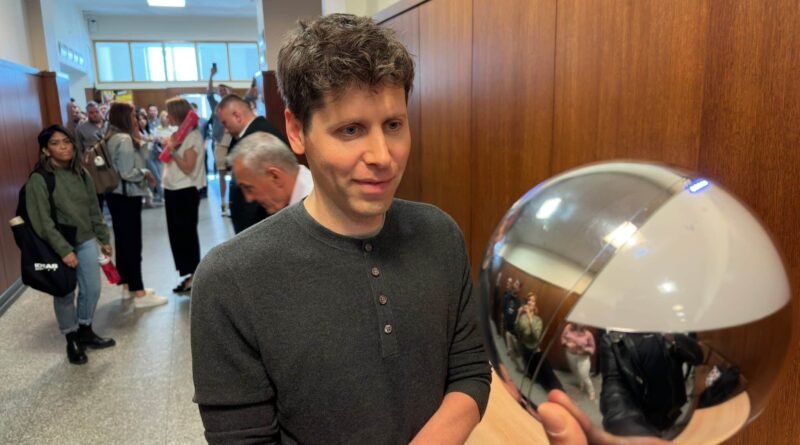 Sam Altman'ın World Projesi Üzerine Tartışmalar Sürüyor