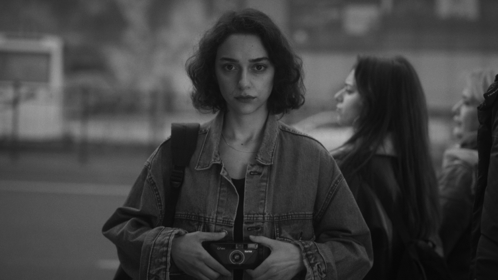 Melik Kuru'nun Yönettiği “İsimsiz Eserler Mezarlığı” Dünya Prömiyerini Tallinn Film Festivali'nde Gerçekleştirdi - Haberler