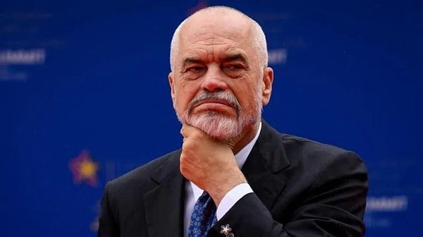 "Her biri parlamento oturumlarına katılacak, olan biteni kayıt altına alacak ve milletvekillerine önerilerde bulunacak bir asistan olarak görev yapacak. Bu çocuklar annelerinin bilgisine sahip olacak"