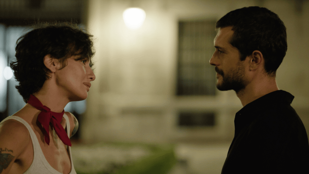 Disney+’ın Yeni ve Çarpıcı Dizisi “Ansızın” İzleyicilerle Buluşmak Üzere!