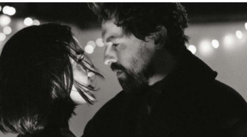 Hande Erçel ve Metin Akdülger’i Bir Araya Getiren "İki Dünya Bir Dilek" Film Tarihi Açıklandı