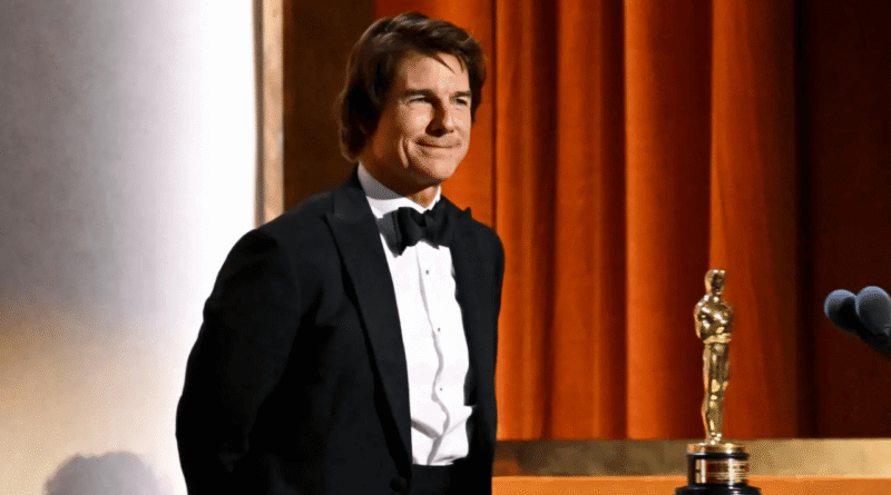 Tom Cruise'un "Akademi Onur Ödülü" Töreninde Ünlüler Şıklık Yarışıyla Dikkat Çekti