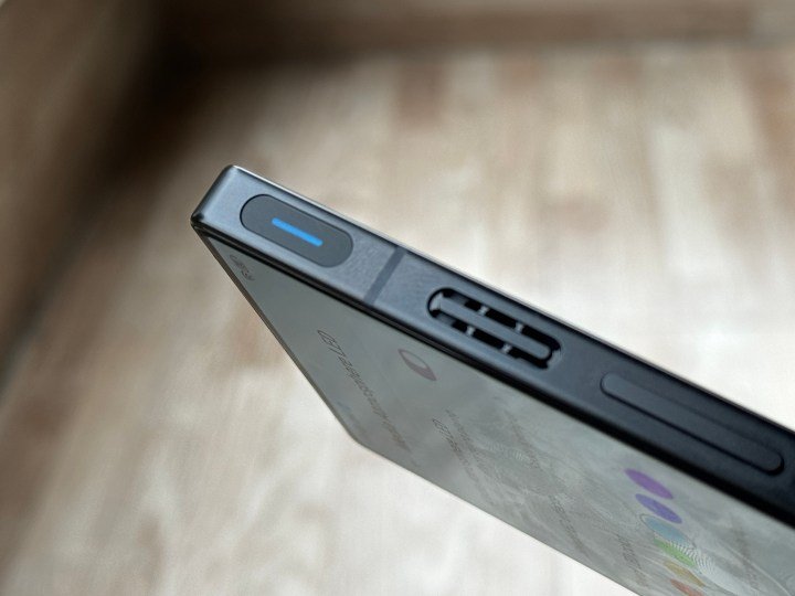 AYANEO'nun İlk Akıllı Telefonu: Oyun Severler İçin Bir Rüya! Omuz Butonlarıyla Geliyor!