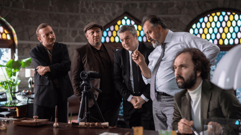 Disney+ Dizisi "Sekizinci Aile" İçin Kahkaha Dolu Fragman Yayınlandı - Haberler