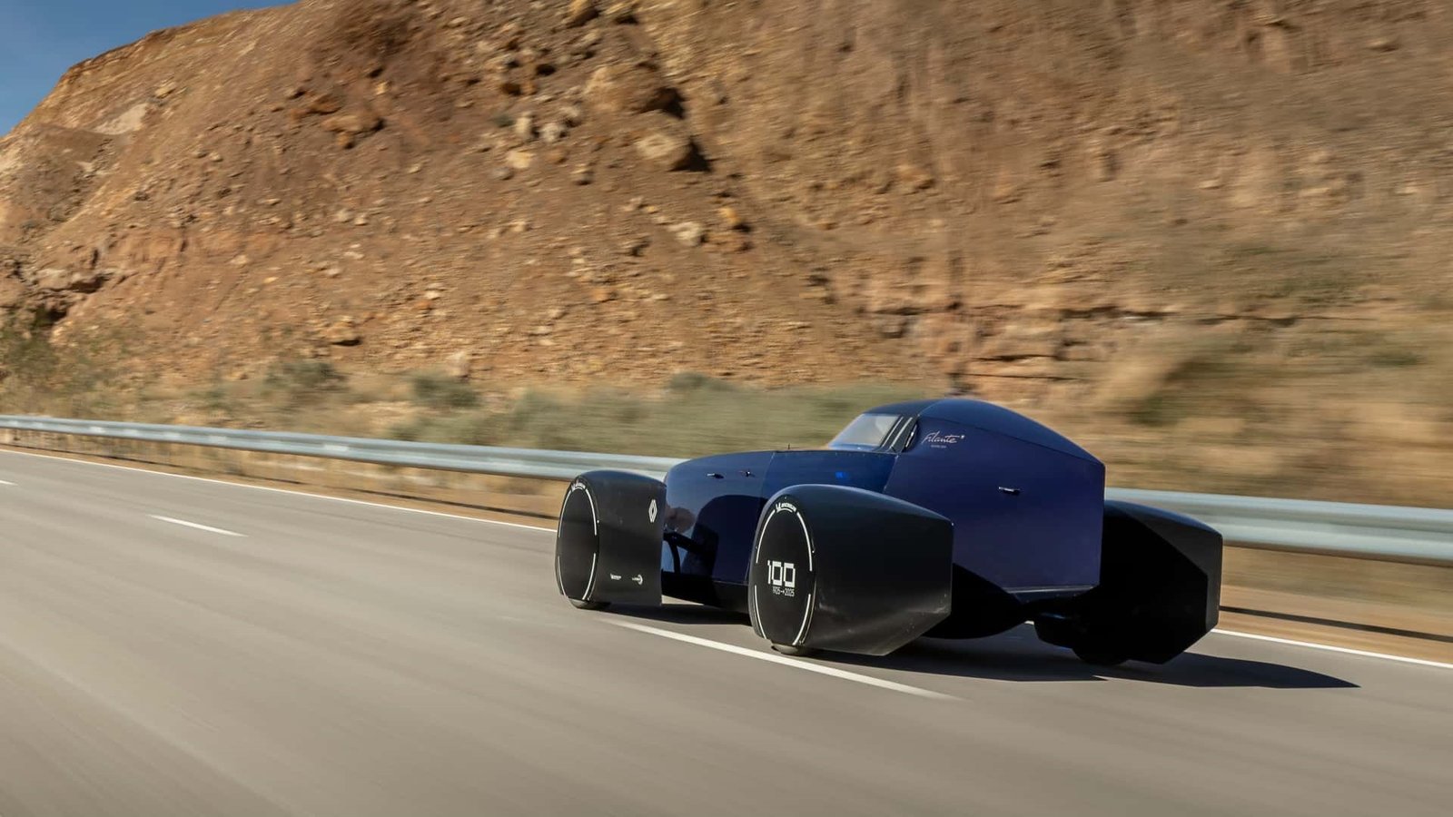 Renault'nun konsept elektrikli aracı 1.000 km menzil gayet etkileyici