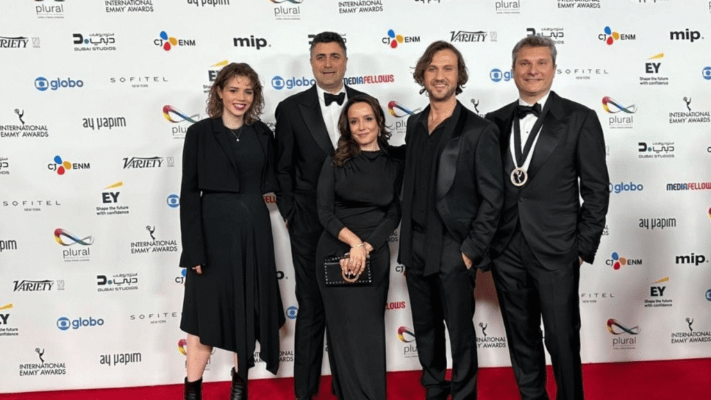 "Deha", Uluslararası Emmy Ödülleri'nde Telenovela Ödülü'nü Kazandı - Haberler