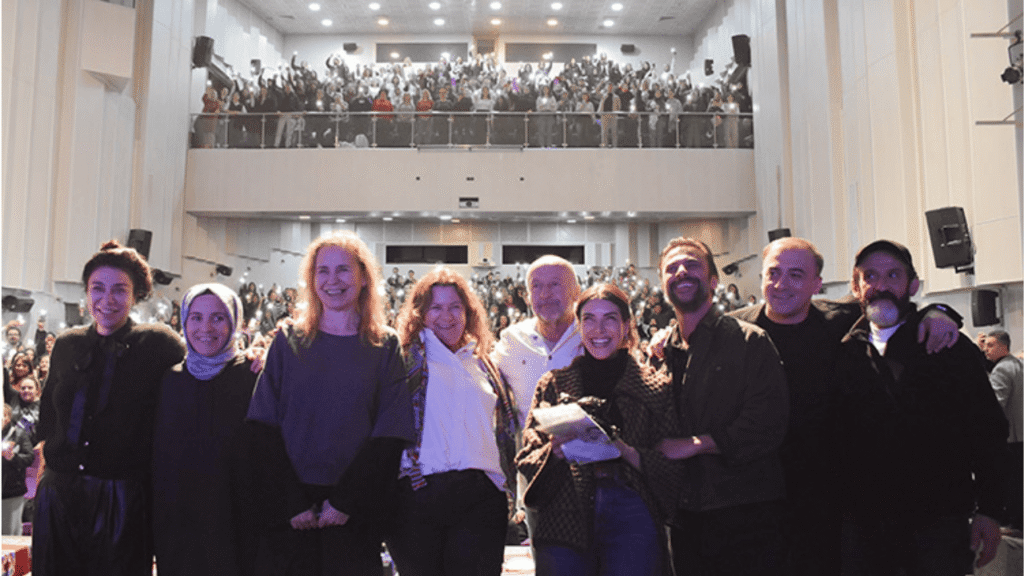 "Taşacak Bu Deniz" Ekibi, Trabzon Film Festivali'nde İzleyicileri Yanıtladı - Haberler