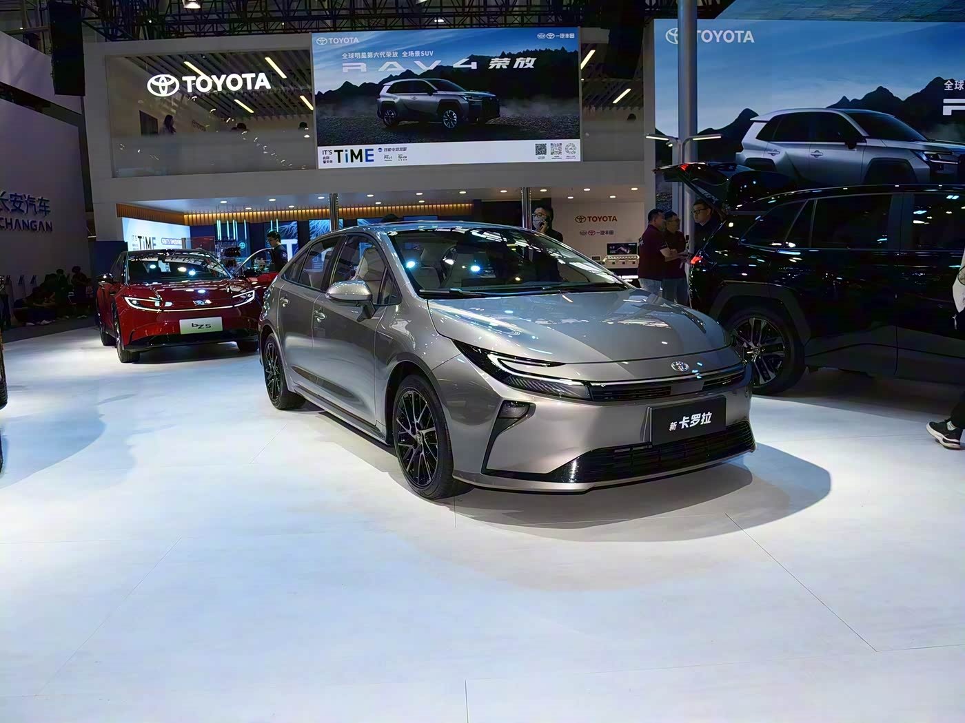 Yeni Toyota Corolla'dan taze fotoğraflar geldi