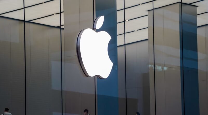 Apple'da Üst Düzey Yönetimde Sarsıntı: Üç Günde Dört İsim Değişti