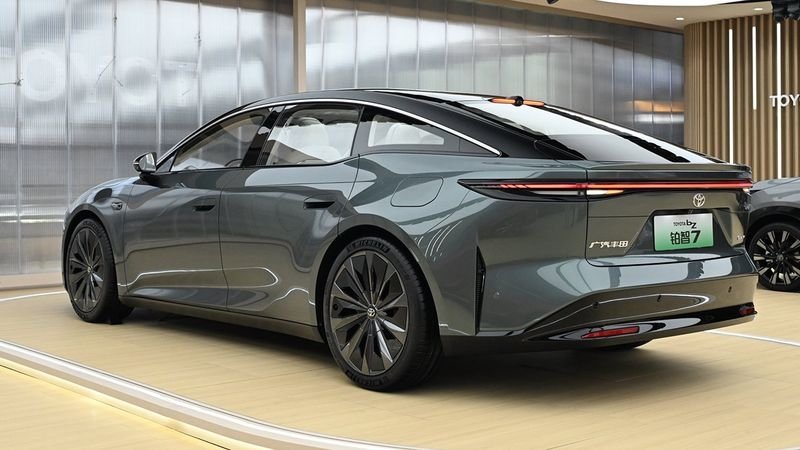 Toyota'nın uygun fiyatlı Tesla Model S rakibi piyasaya çıkıyor