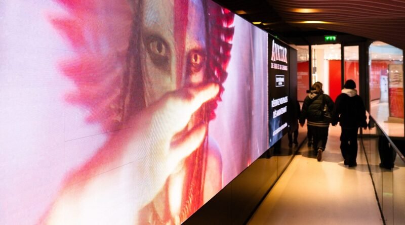 Ateş ve Kül, 1 Milyar Dolar Barajını Aştı!