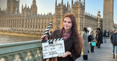 ATV'nin Yeni Dizisi "Aynı Yağmur Altında" Tanıtımıyla Göz Kamaştırdı - Haberler