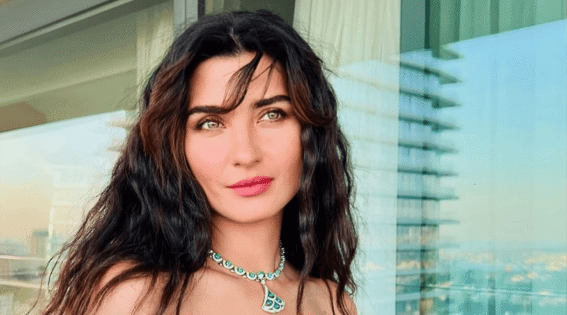 Tuba Büyüküstün, Heyecanla Beklenen “Sultana”nın Afişini Duyurdu - Haberler
