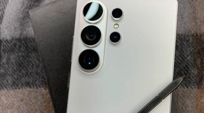 Galaxy S26 Ultra, S Pen ile Görüntülendi: İşte Tasarımı!