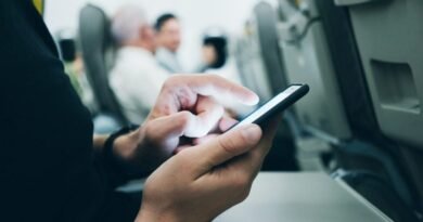 iPhone'larda Endişe Verici Sorun: Uçuş Sırasında Pil Şişiyor!