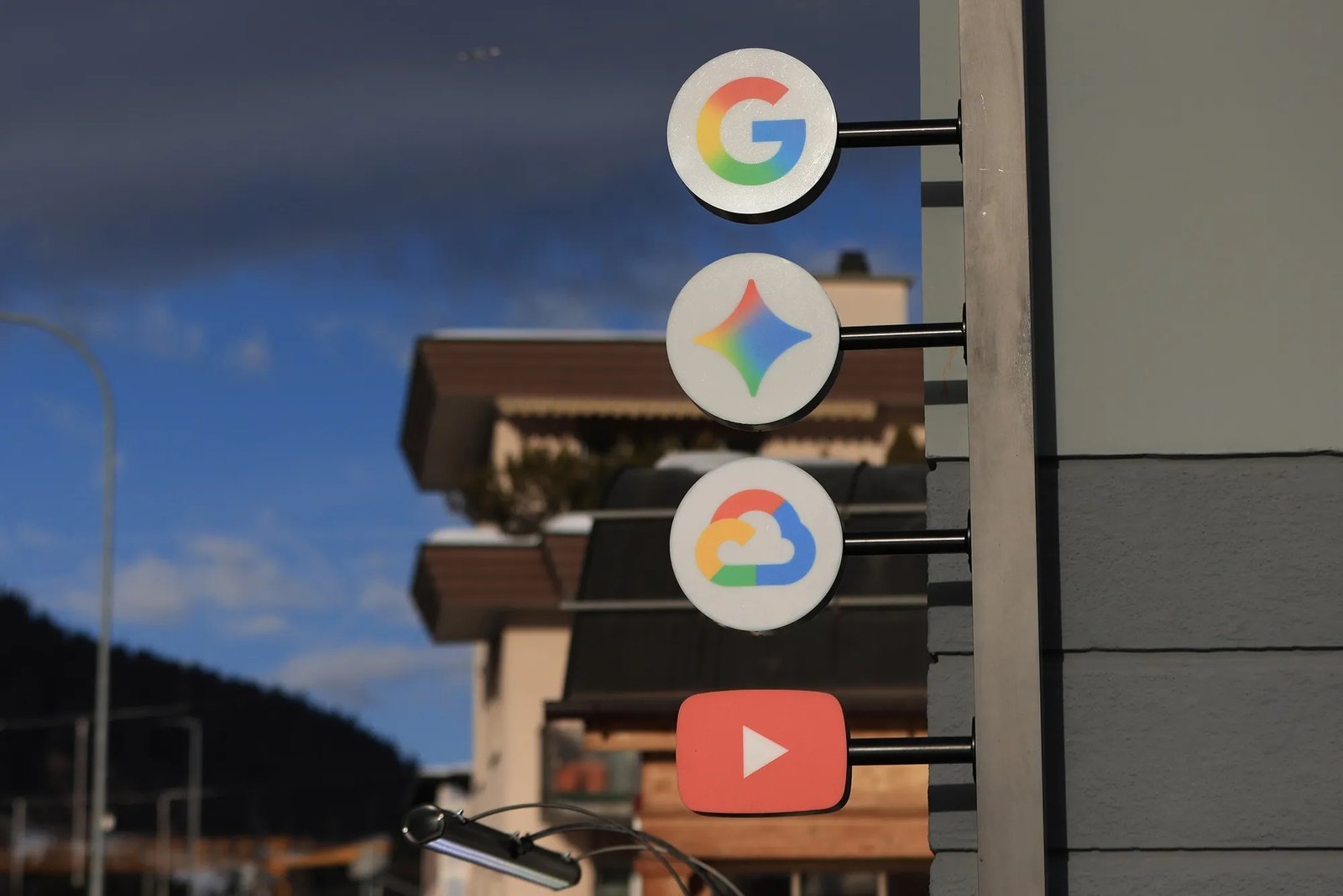 Google, yapay zeka harcamalarını iki katına çıkarıyor