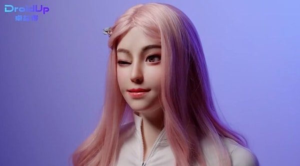 Yürüyüşten Vücut Isısına, Insana En Yakın Robot.