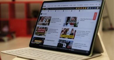 Kütüphanede Çalışmak, Kafede Ders: Dışarıda Çalışanlar için İdeal Tablet Seçimi ile Çantanızı Hafifletme Rehberi