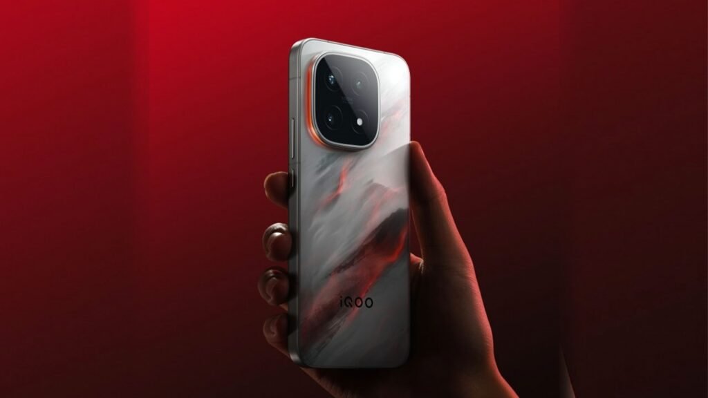 Bütçe Dostu Amiral Gemi: iQOO 15R Yolda!