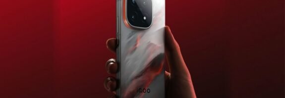 Bütçe Dostu Amiral Gemi: iQOO 15R Yolda!