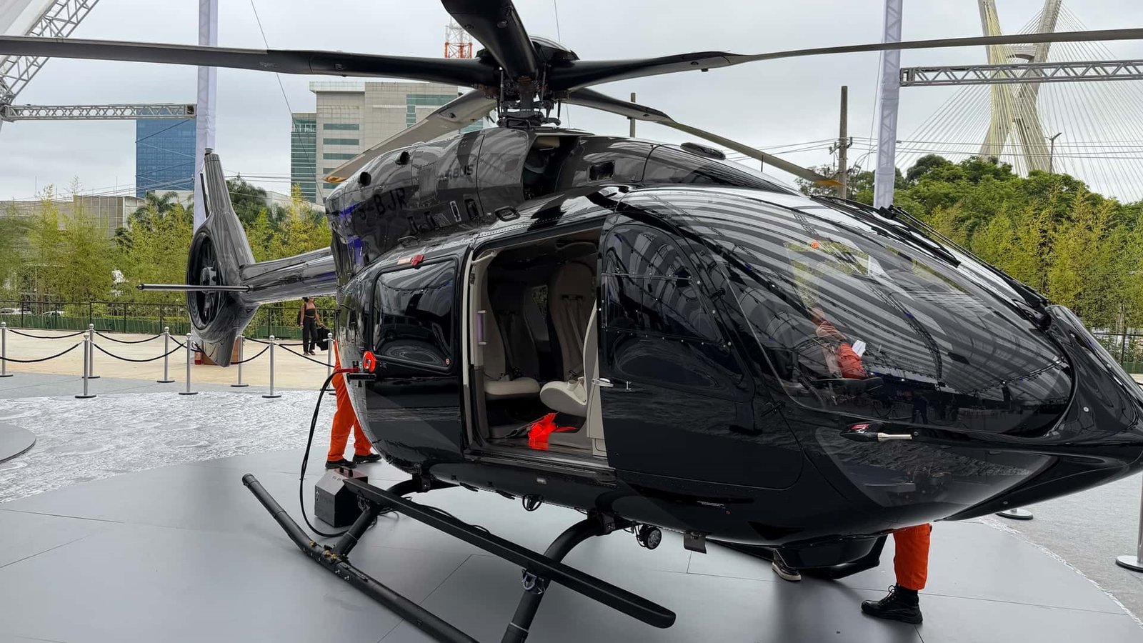 Trafiğe takılmayan Mercedes tanıtıldı: 10 milyon dolar!