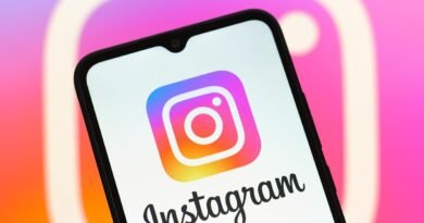 Instagram, intihara meyilli gençleri ebeveynlerine bildirecek" şeklindeki başlığı şu şekilde yeniden yazabilirim:

"Instagram, intihara yatkın gençleri ebeveynlerine bildirecek