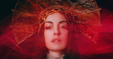 Anne Hathaway'in Pop İkonuna Dönüşümünü Gösteren A24 Filmi "Mother Mary"den Yeni Fragman Yayınlandı - Haberler