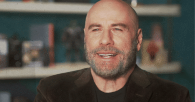 John Travolta'nın 72 Yaşında Rol Aldığı Film: Festival Yolcusu!