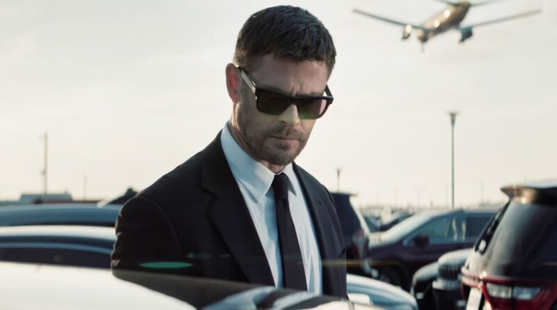Chris Hemsworth'ün Kafka İlhamlı Yeni Suç Gerilimi "Kockroach" Setinden İlk Görseller Geldi! - Haberler