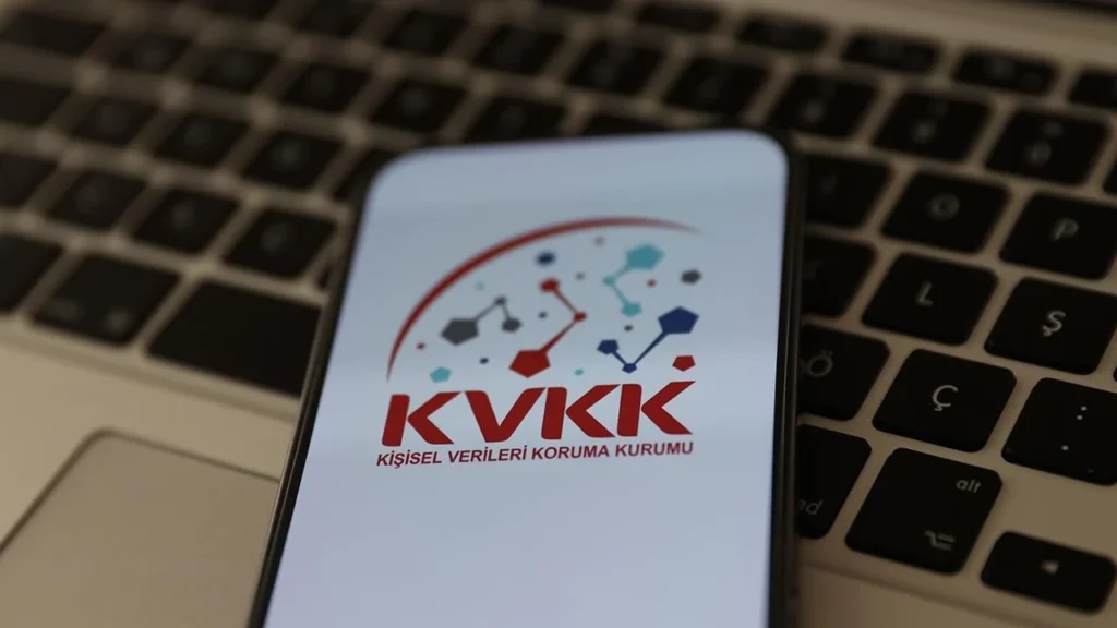 KVKK, Sosyal Medya Devlerini Mercek Altına Aldı!