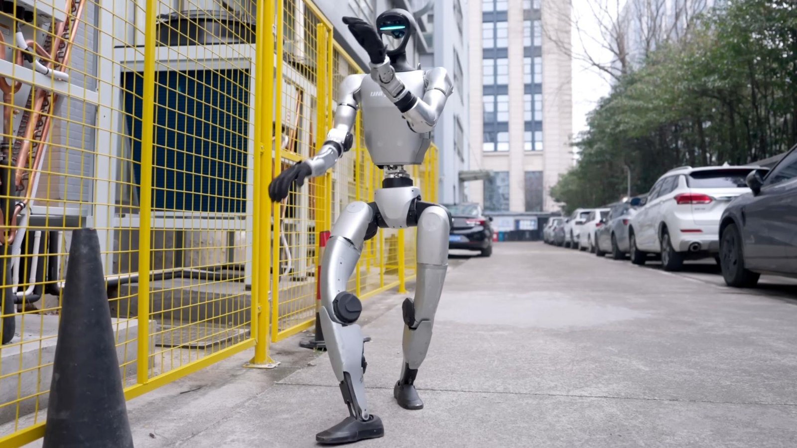 Unitree'nin insansı robotları, Tokyo Havalimanı'nda bagaj ve kargo taşıyacak