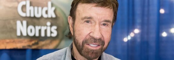 Chuck Norris yaşamını yitirdi!