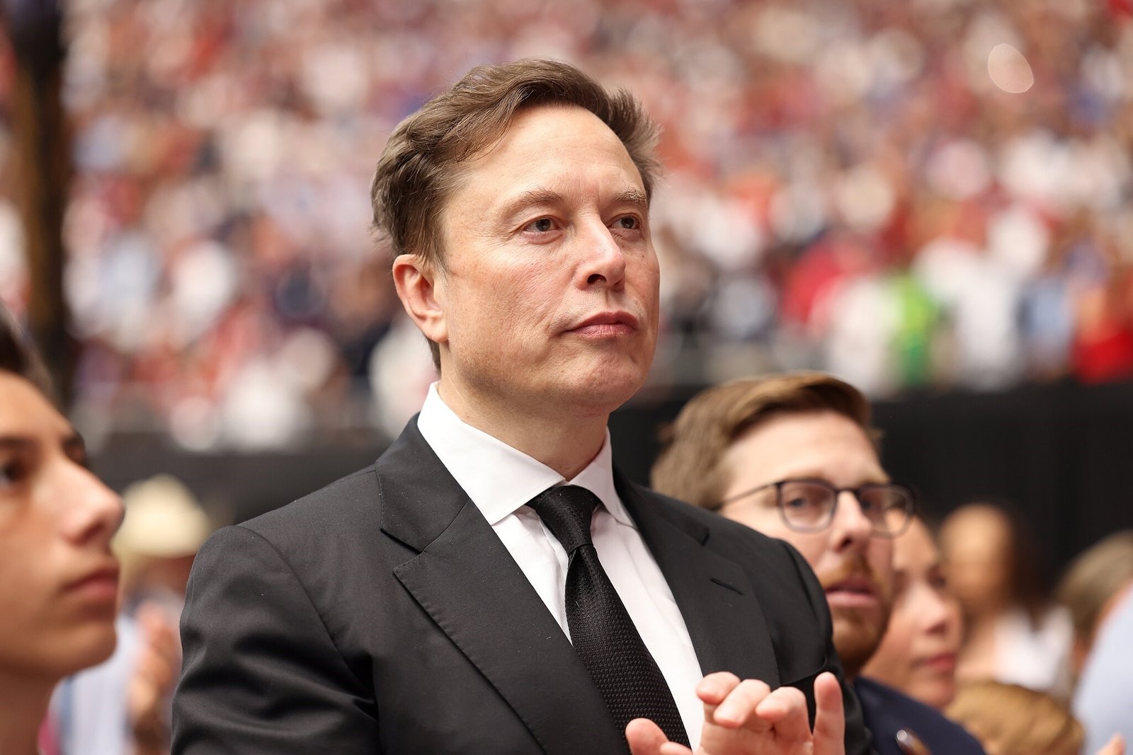SpaceX halka arz için başvurdu: Elon Musk trilyoner olabilir
