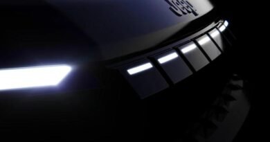 Yeni Jeep Avenger'dan İlk İpuçları: Aydınlatılmış Panjur Özelliği ile Geliyor