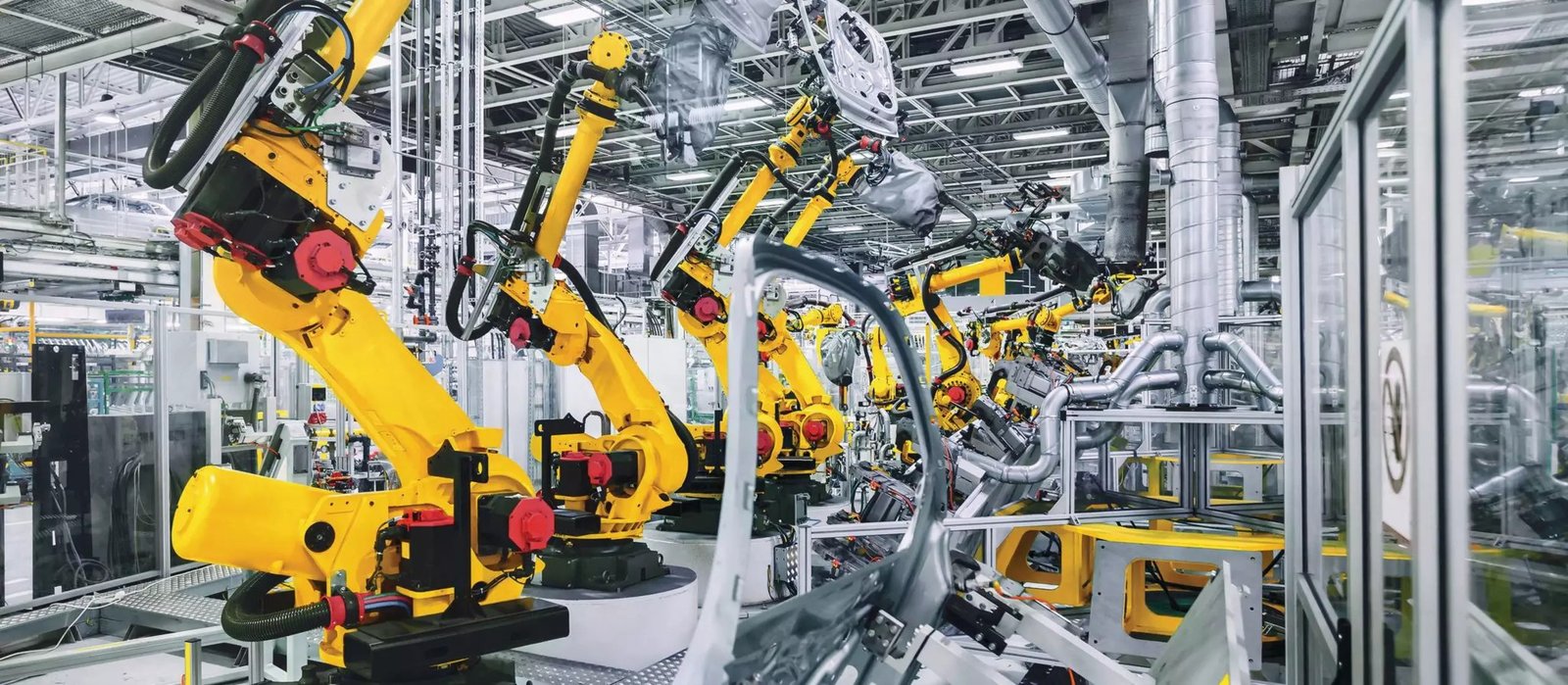 Karanlık fabrika dönemi yaklaşıyor: GM fabrikasında robot devrimi